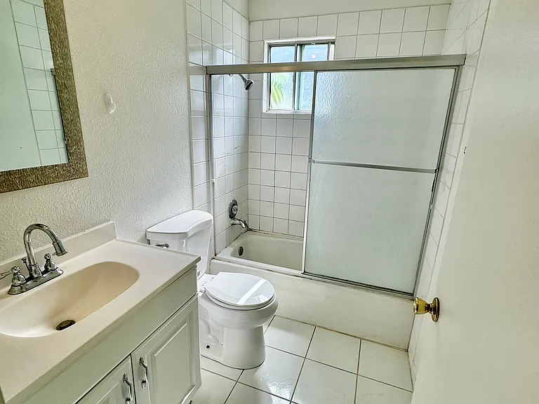 2710 E St #4 — Photo 10