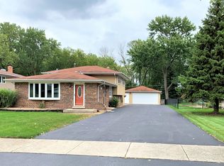 13607 S Lawler Ave, Crestwood, IL