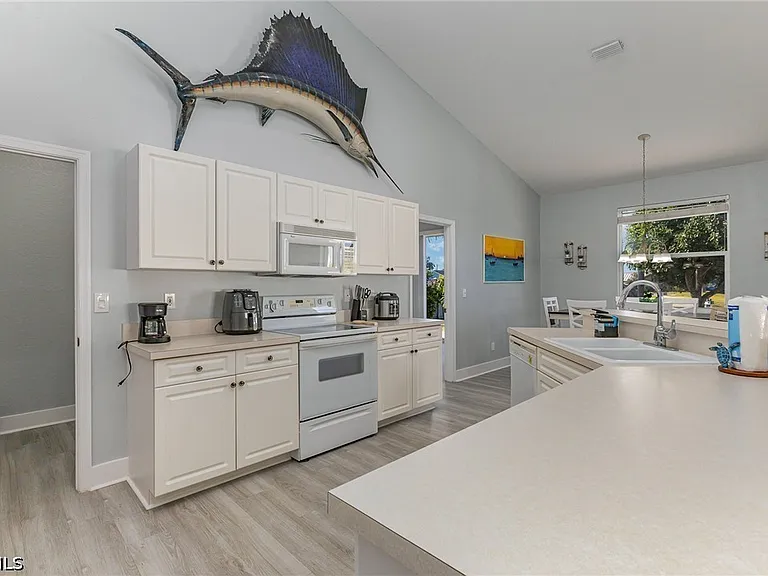 532 W Archer Pkwy — Photo 8
