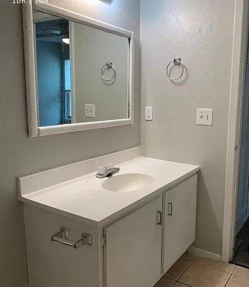 120 E 17th St #18 — Photo 17