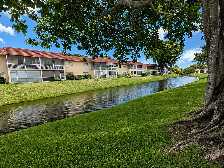 22384 Palomita Dr — Photo 35