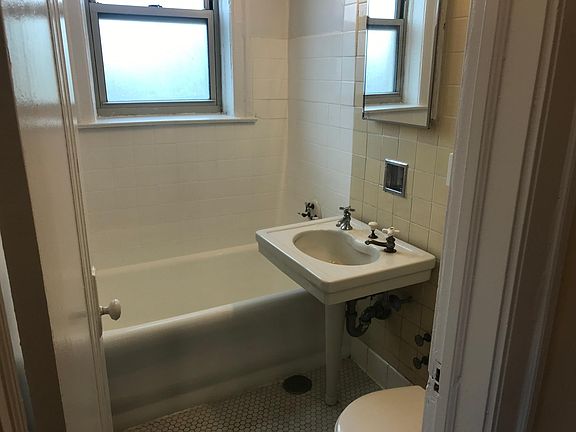 5th image of 2540 N Sawyer Ave #103