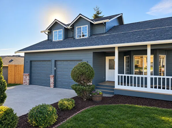 711 SW Ottercrest St, Oak Harbor, WA 98277