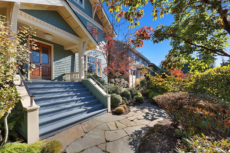 3rd image of 926 11th Avenue E