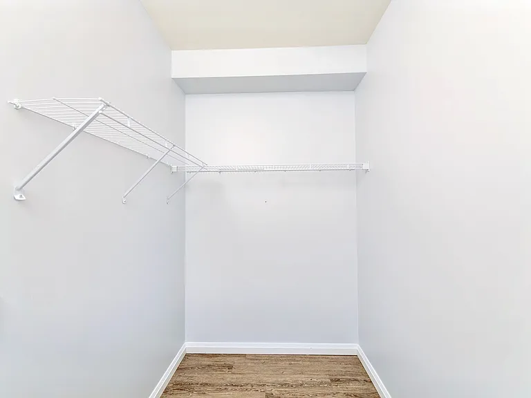 528 Lancaster St W — Photo 8