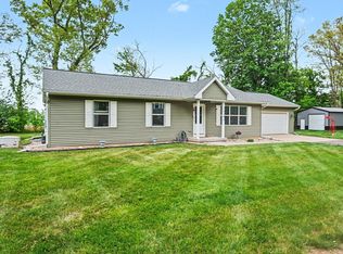 20282 Groveland Ave, Three Rivers, MI 49093