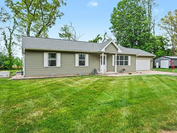 20282 Groveland Ave, Three Rivers, MI 49093
