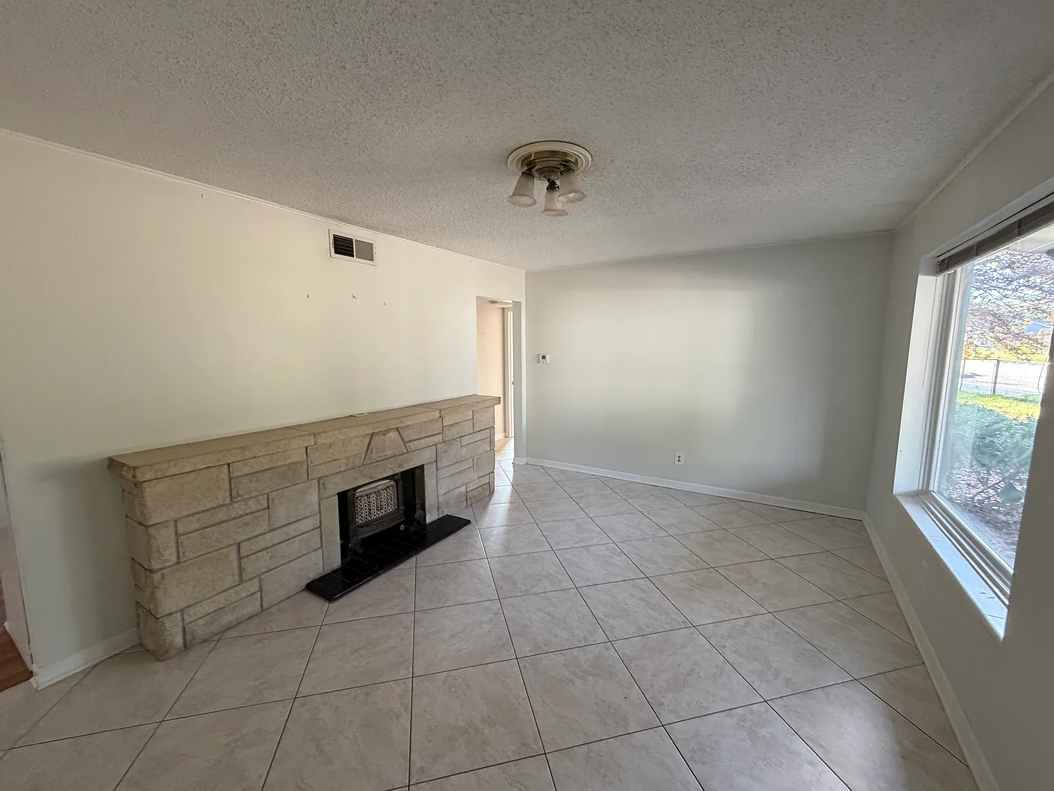 3 bed, 1550 sqft, $1,400 — Photo 3