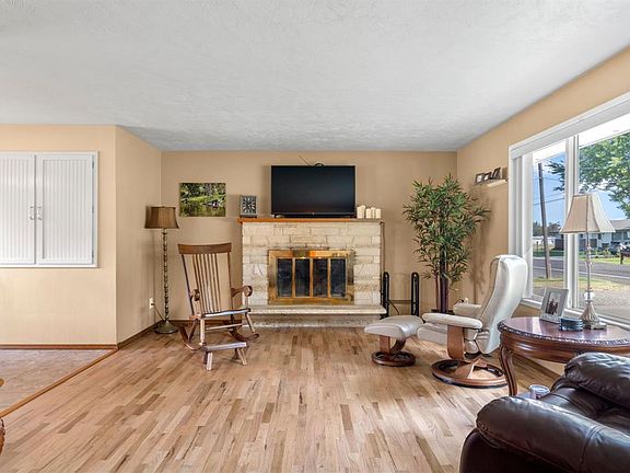 5th image of 330 S Highland Dr