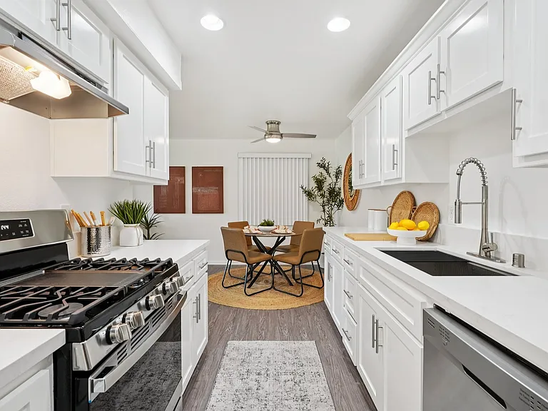 Villa Santa Fe Apartments — Photo 35