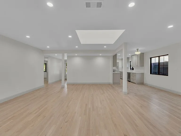 4316 Bellaire Ave — Photo 7