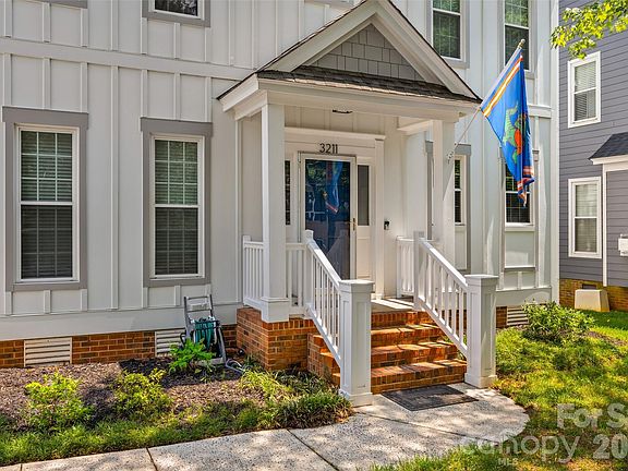 3rd image of 3211 Moores Glen Dr