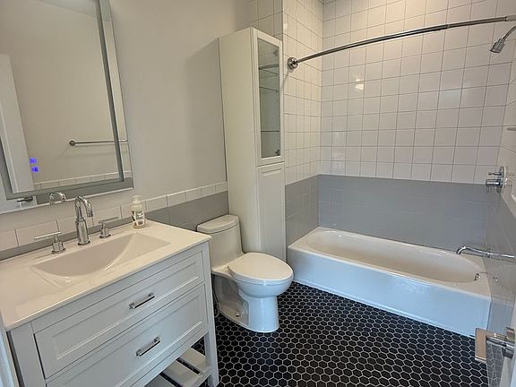 4th image of 500 South St #1