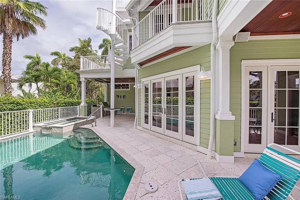 4 bed, 4.5 bath, 4600 sqft, $51,600 — Photo 1
