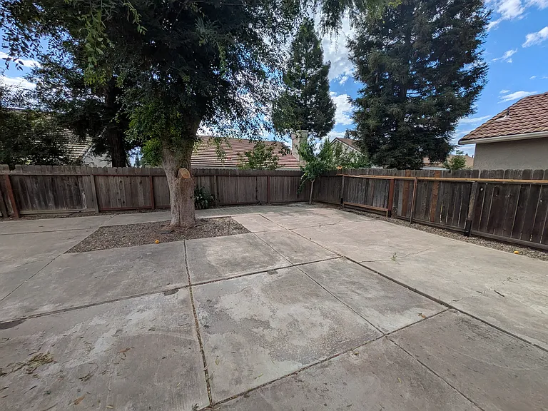 1949 Woodhaven Ct — Photo 12