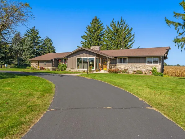 W296 County Road CW, Ixonia, WI 53036
