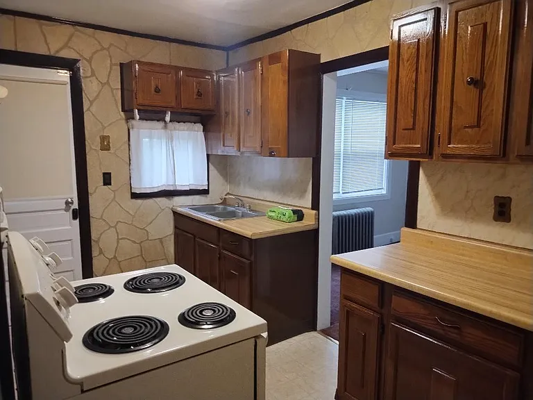 1133 Sterling Ave — Photo 5