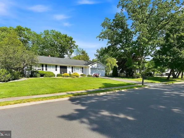 16 N Tunesbrook Dr, Toms River, NJ 08753