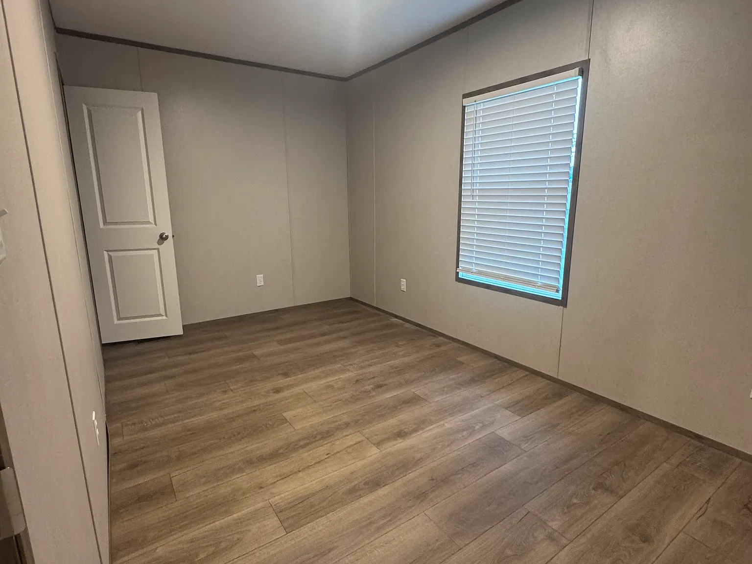 3 bed, 960 sqft, $1,799 — Photo 3