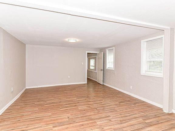 4th image of 2926 E 18th St #2