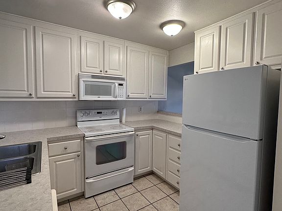 2nd image of 707 Magnolia Pl