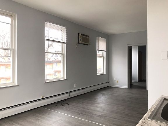 4th image of 4010 Montgomery Rd APT 1