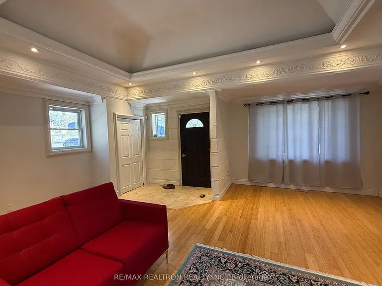 18 Irwin Ave #MAIN — Photo 7