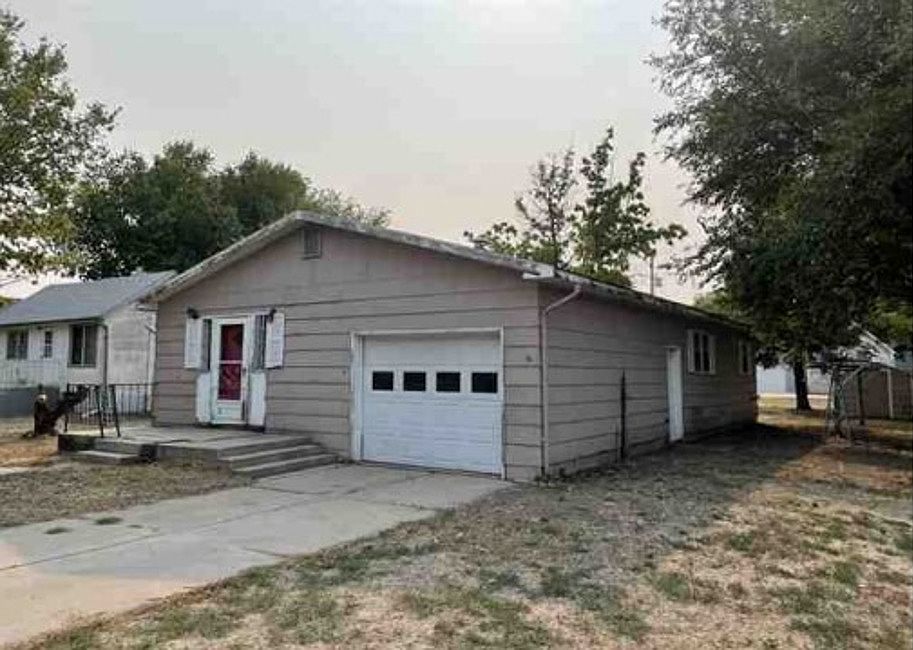 373 N Woodward St, Ainsworth, NE 69210 Zillow