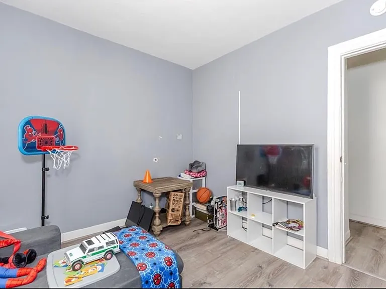 253 Waterman Ave — Photo 10