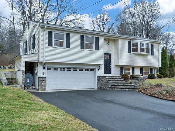 3rd image of 29 Deepwood Dr