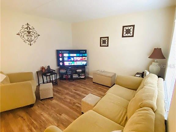 3rd image of 696 Michigan Ct APT 1