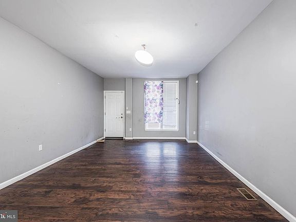 3rd image of 522 N Ellwood Ave