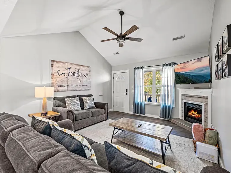 755 Plantation Dr — Photo 5