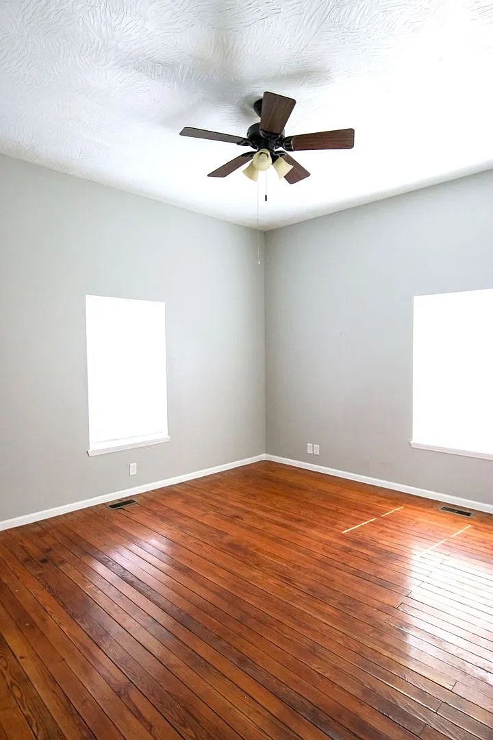 **Spacious 3 bed 2 bath w/ Fenced In Back Yard** — Photo 4