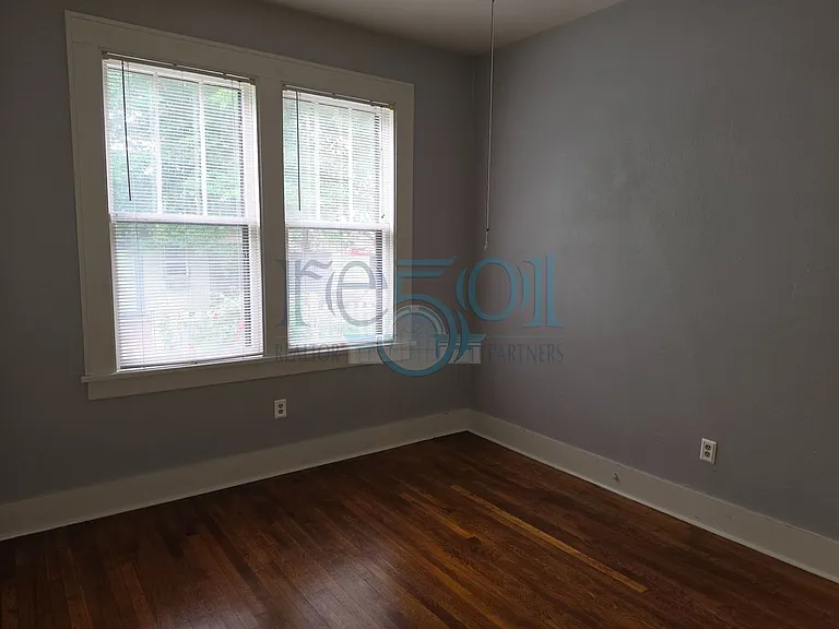 301 W 5th St — Photo 32