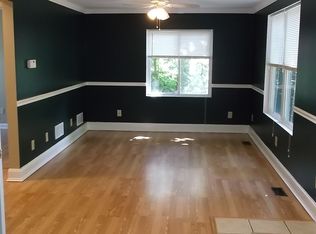 1085 Krumroy Rd, Akron, OH 44306