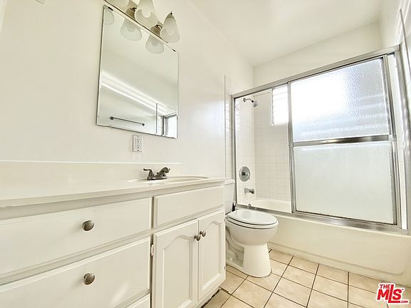 3rd image of 1352 N Las Palmas Ave #10A