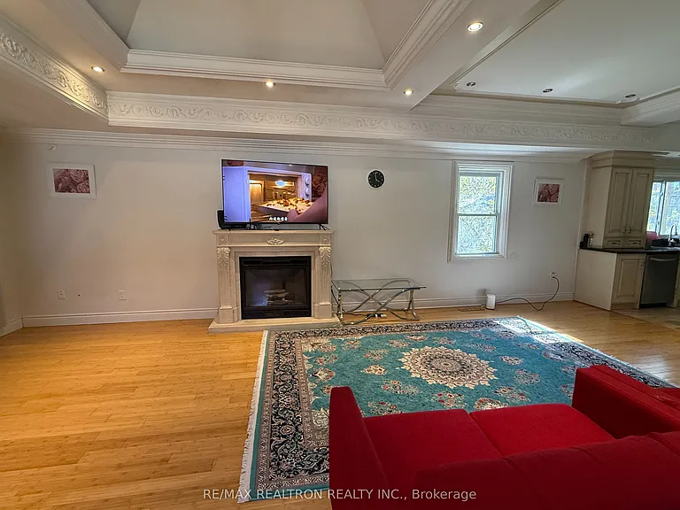 18 Irwin Ave #MAIN — Photo 4