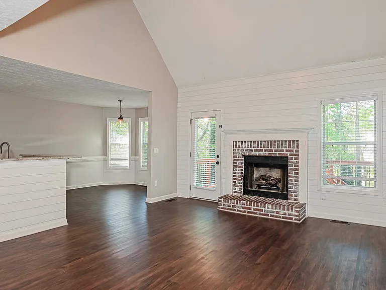 1655 Bramlett Blvd — Photo 5