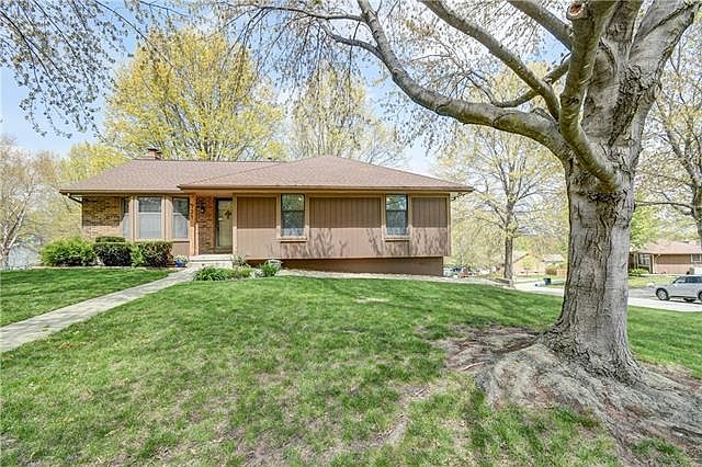 1st image of 721 SE Shawn Dr