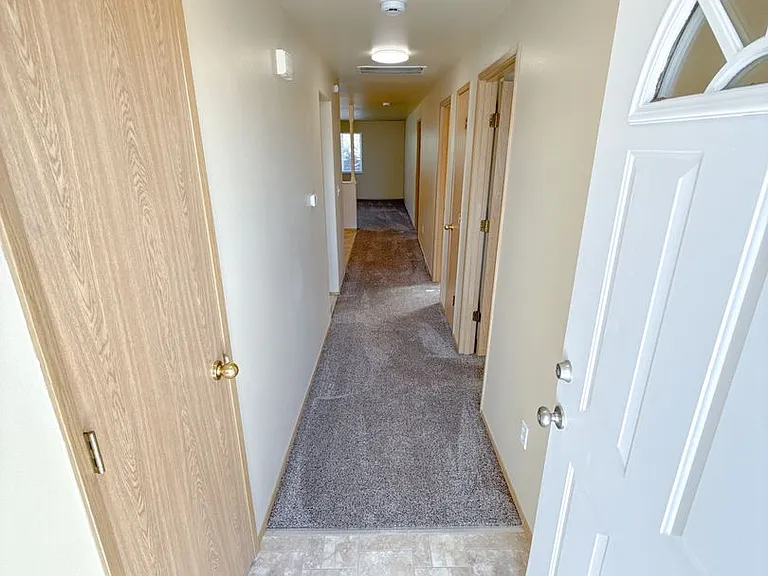 5542-5542 Glenridge Way — Photo 3