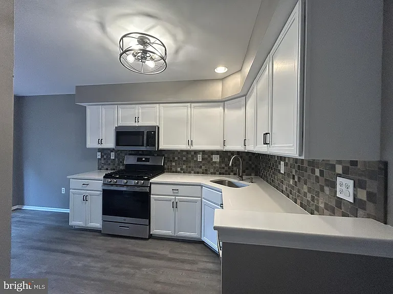 2016 Greenes Way Cir — Photo 8