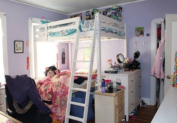 4th image of 143 Pembroke Ave