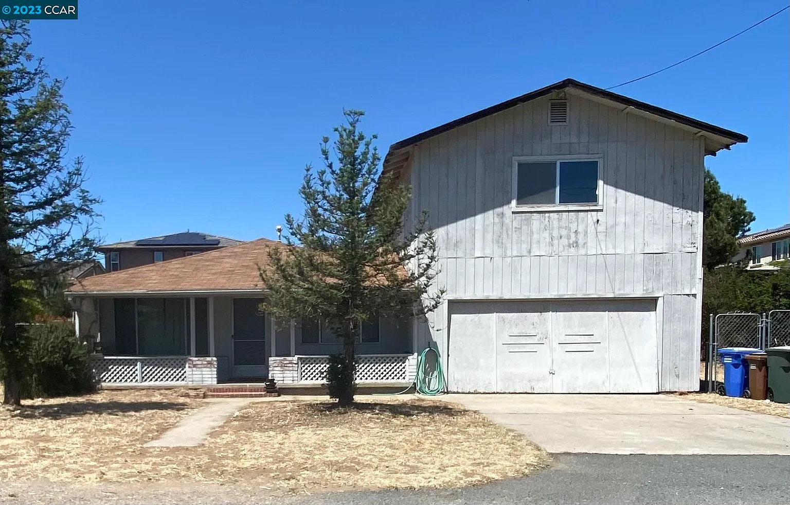 60 Raye Ave photo 1