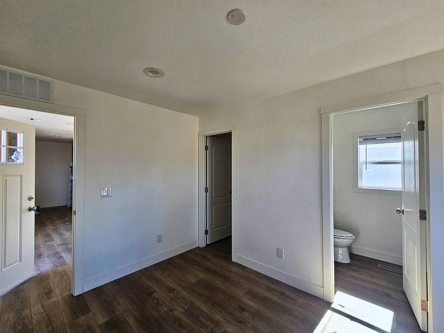 3 bed, 2.0 bath, 840 sqft, $1,310 — Photo 3