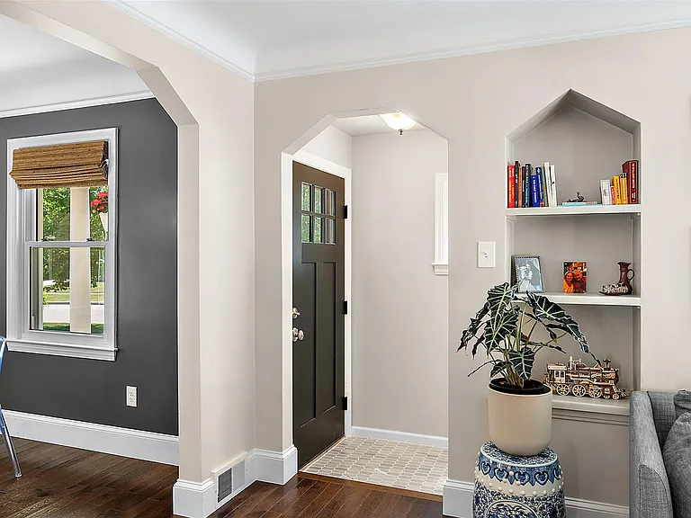 4420 Elmwood Ave — Photo 3
