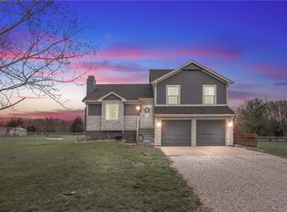 26570 W 226th St, Spring Hill, KS 66083