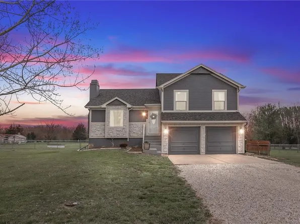 26570 W 226th St, Spring Hill, KS 66083