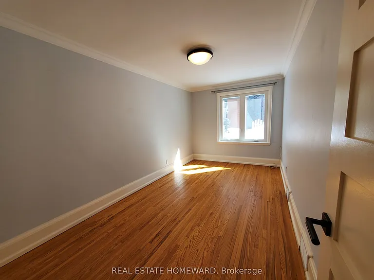 21 Love Cres #MAIN FLOOR — Photo 23