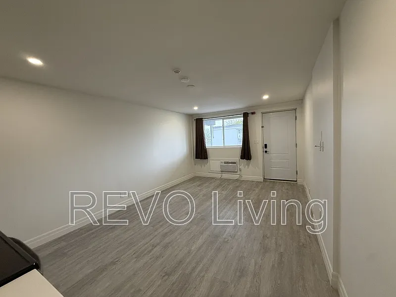 Building Photo - 7800 Lundys Ln #222